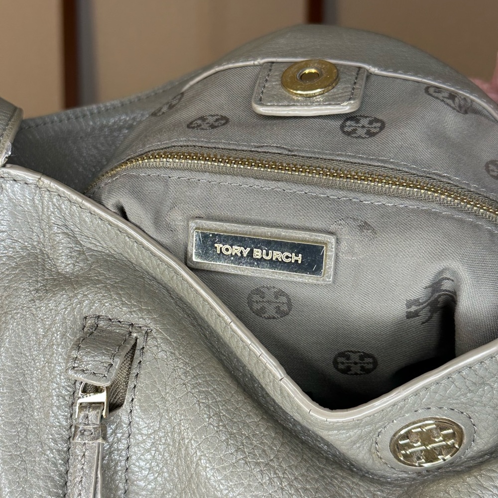 Tory Burch Slouch Bag in Tan - Picture 3 of 4